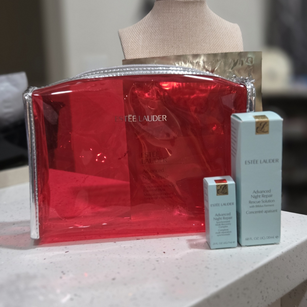 Estée Lauder Red Cosmetic Pouch + Advanced Night Repair Set